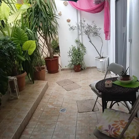 Φιλόξενο Σπίτι Στο Λουτράκι! Villa Exterior photo