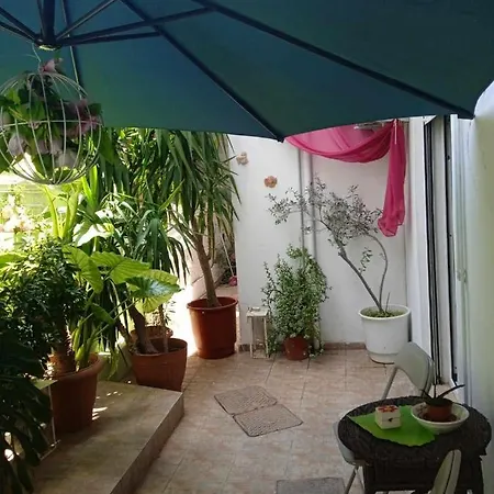 Φιλόξενο Σπίτι Στο Λουτράκι! Villa Exterior photo